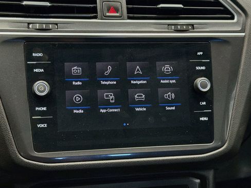 Used 2022 Volkswagen Tiguan SE FWD image 9