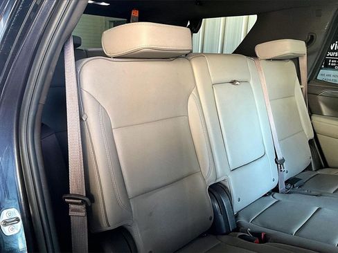 Used 2024 GMC Yukon SLT image 24