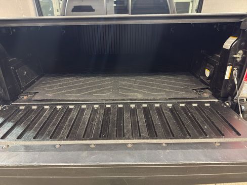 Used 2016 Toyota Tacoma Limited w/ Towing Package image 28