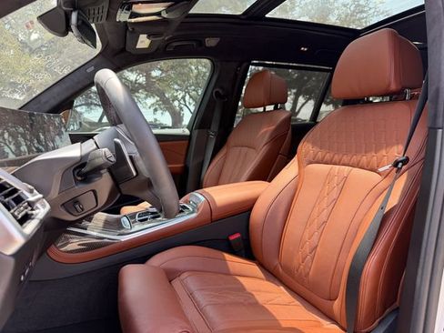 Used 2025 BMW X7 M60i AWD/4WD image 7
