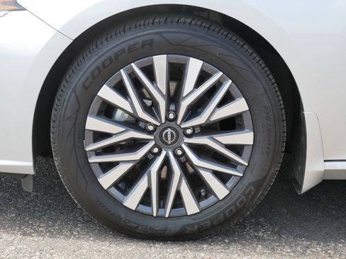 Used 2023 Nissan Altima 2.5 SV FWD image 15