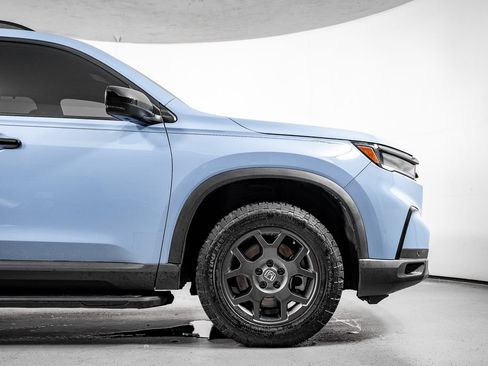 Used 2025 Honda Pilot TrailSport image 4