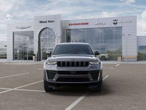 New 2026 Jeep Grand Cherokee Altitude image 6