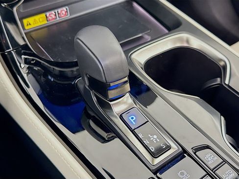 Used 2025 Lexus NX 450h+ AWD w/ Luxury Package image 17