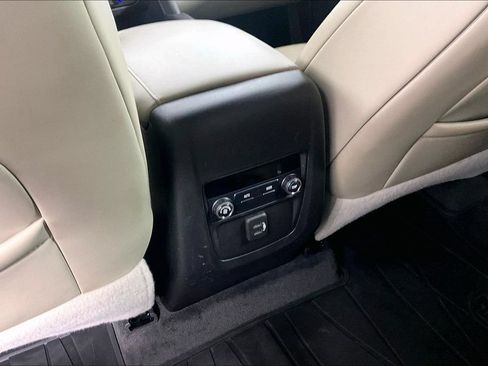 Used 2020 Buick Enclave Essence FWD image 34