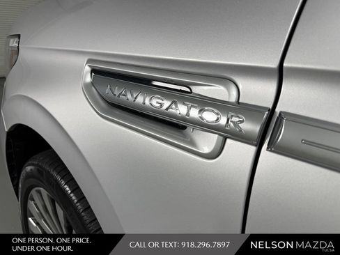 Used 2019 Lincoln Navigator Reserve w/ Cargo Package AWD/4WD image 16