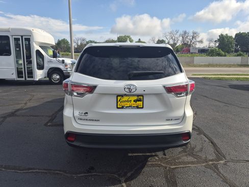 Used 2015 Toyota Highlander XLE AWD/4WD image 7