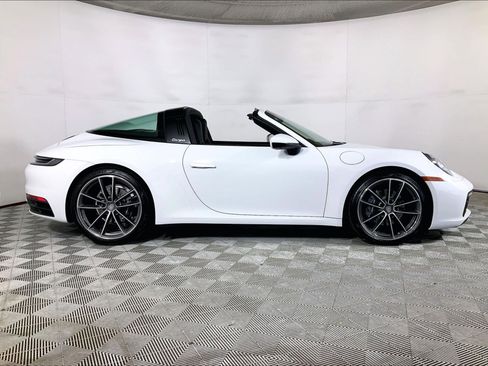 Certified 2024 Porsche 911 Targa 4 AWD/4WD image 8