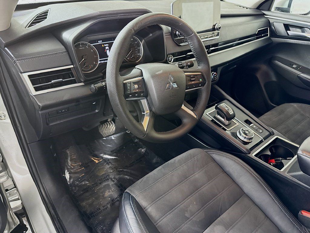 Used 2023 Mitsubishi Outlander SE FWD image 22
