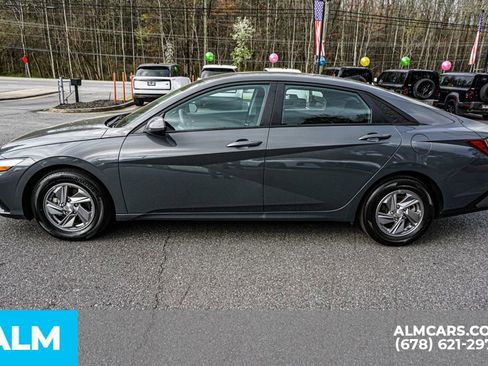 Used 2025 Hyundai Elantra SE image 7