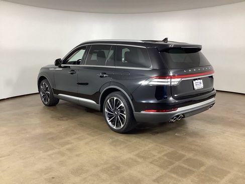 Used 2023 Lincoln Aviator Reserve w/ Equipment Group 201A AWD/4WD image 7