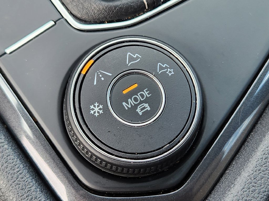 Used 2022 Volkswagen Tiguan SE AWD/4WD image 27