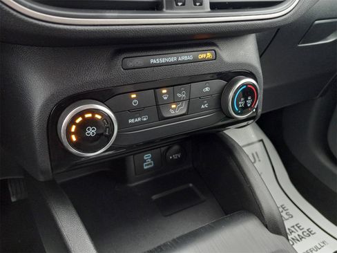 Used 2022 Ford Escape SE image 21