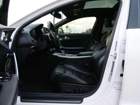 Used 2018 Kia Stinger GT2 image 13