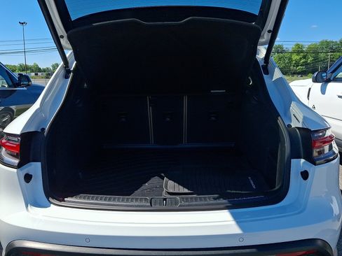 Used 2022 Porsche Macan AWD/4WD image 35