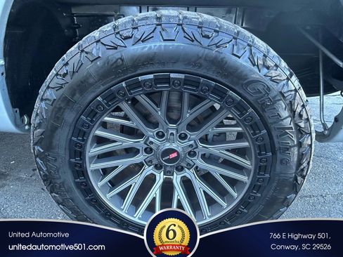 Used 2019 Nissan Titan SV image 20