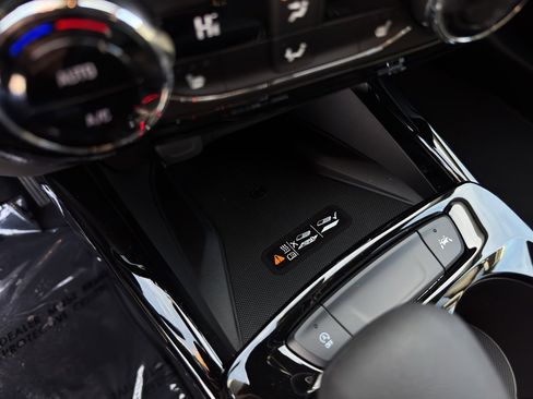 New 2026 Chevrolet Trax RS w/ Sunroof Package image 18