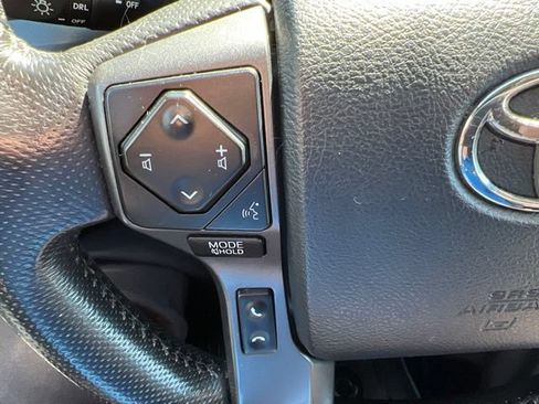 Used 2020 Toyota Tacoma TRD Sport AWD/4WD image 24
