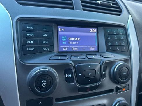 Used 2015 Ford Explorer XLT image 18