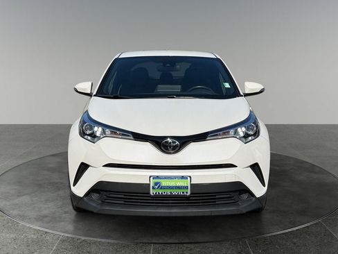 Used 2019 Toyota C-HR XLE FWD image 2