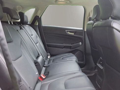Used 2017 Ford Edge Titanium w/ Equipment Group 302A AWD/4WD image 17