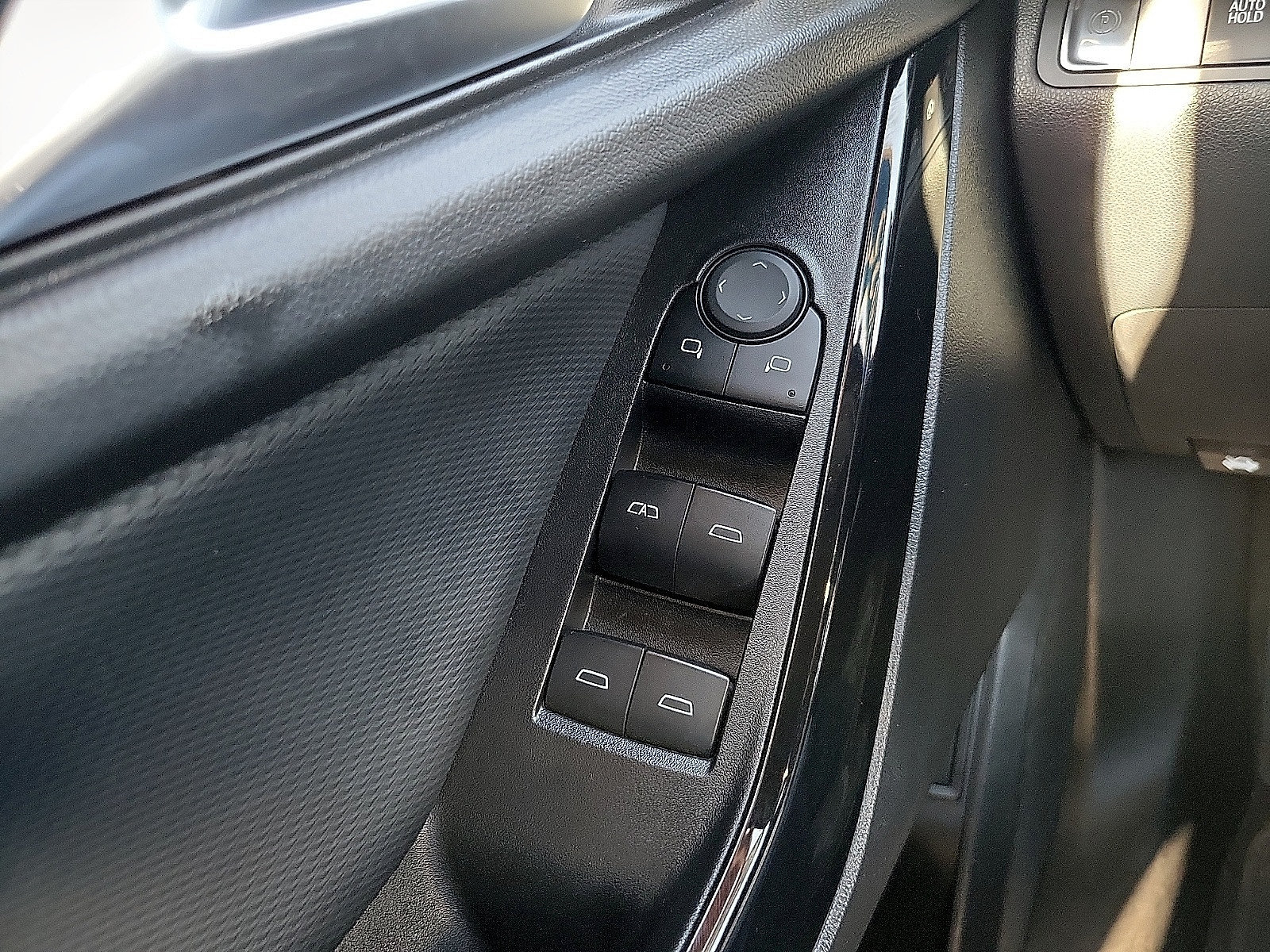 Used 2025 Chevrolet Equinox LT w/ Convenience Package II FWD image 13