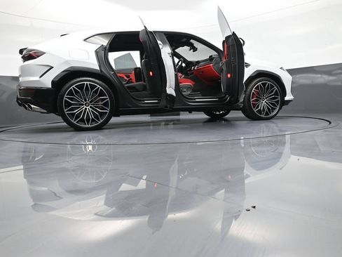 Used 2025 Lamborghini Urus SE AWD/4WD image 55