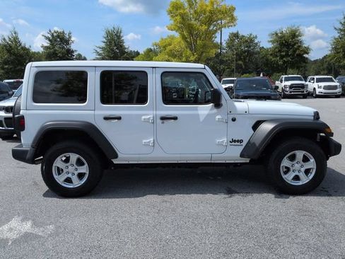Used 2022 Jeep Wrangler Unlimited Sport w/ Sun And Sound Package AWD/4WD image 3