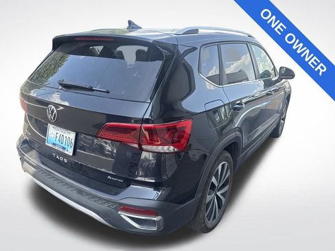 Used 2023 Volkswagen Taos SE w/ Panoramic Sunroof Package AWD/4WD image 2
