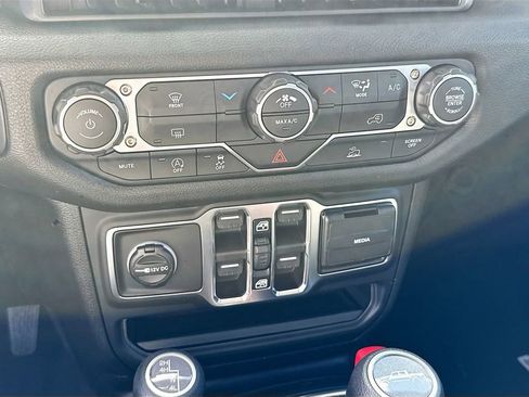 New 2026 Jeep Gladiator Sport image 16