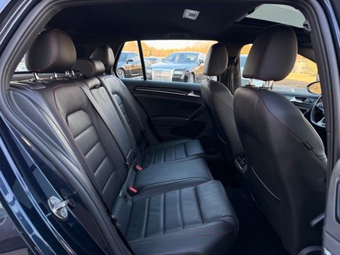 Used 2017 Volkswagen GTI SE image 19