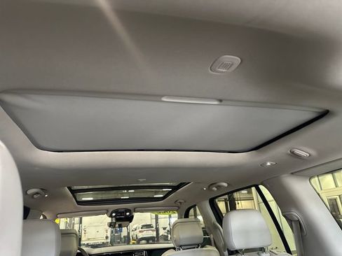 Used 2022 Jeep Wagoneer Series III w/ Premium Group I AWD/4WD image 27