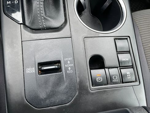 Certified 2023 Toyota Highlander L image 22