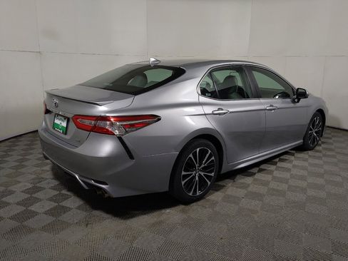 Used 2020 Toyota Camry SE image 10