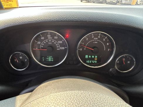 Used 2013 Jeep Wrangler Unlimited Sahara w/ Dual Top Group AWD/4WD image 24