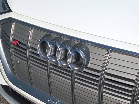 Used 2023 Audi e-tron S Premium Plus image 11