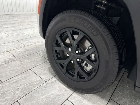 Used 2025 Jeep Grand Cherokee L Altitude RWD image 34