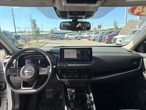 Certified 2024 Nissan Rogue SL w/ SL Premium Package image 28