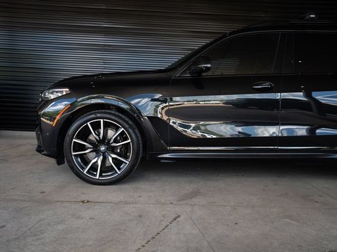 Used 2021 BMW X7 xDrive40i w/ M Sport Package AWD/4WD image 11