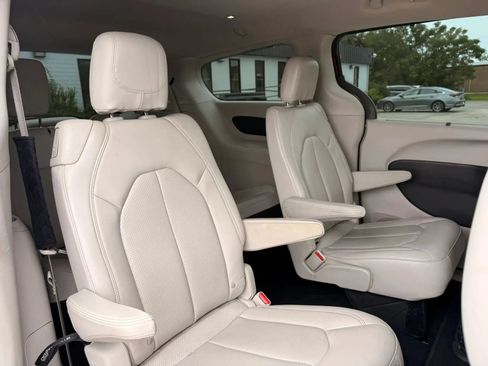 Used 2021 Chrysler Voyager Lxi FWD image 28