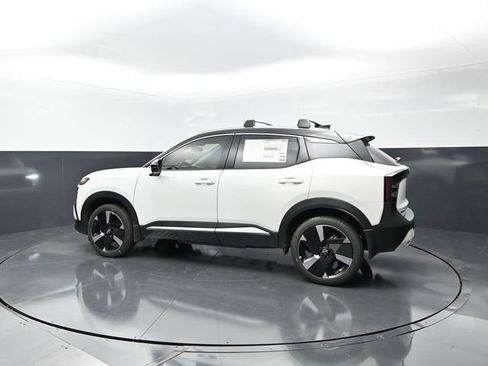 New 2026 Nissan Kicks SR FWD image 2
