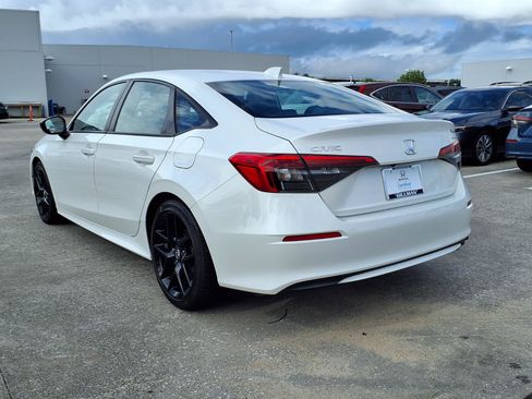 Used 2023 Honda Civic Sport image 3