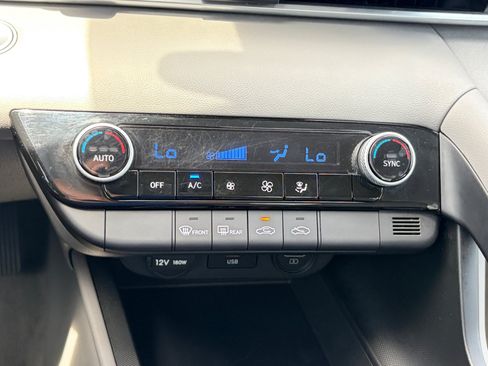 Used 2023 Hyundai Elantra SEL w/ Preferred Accessory Package FWD image 25
