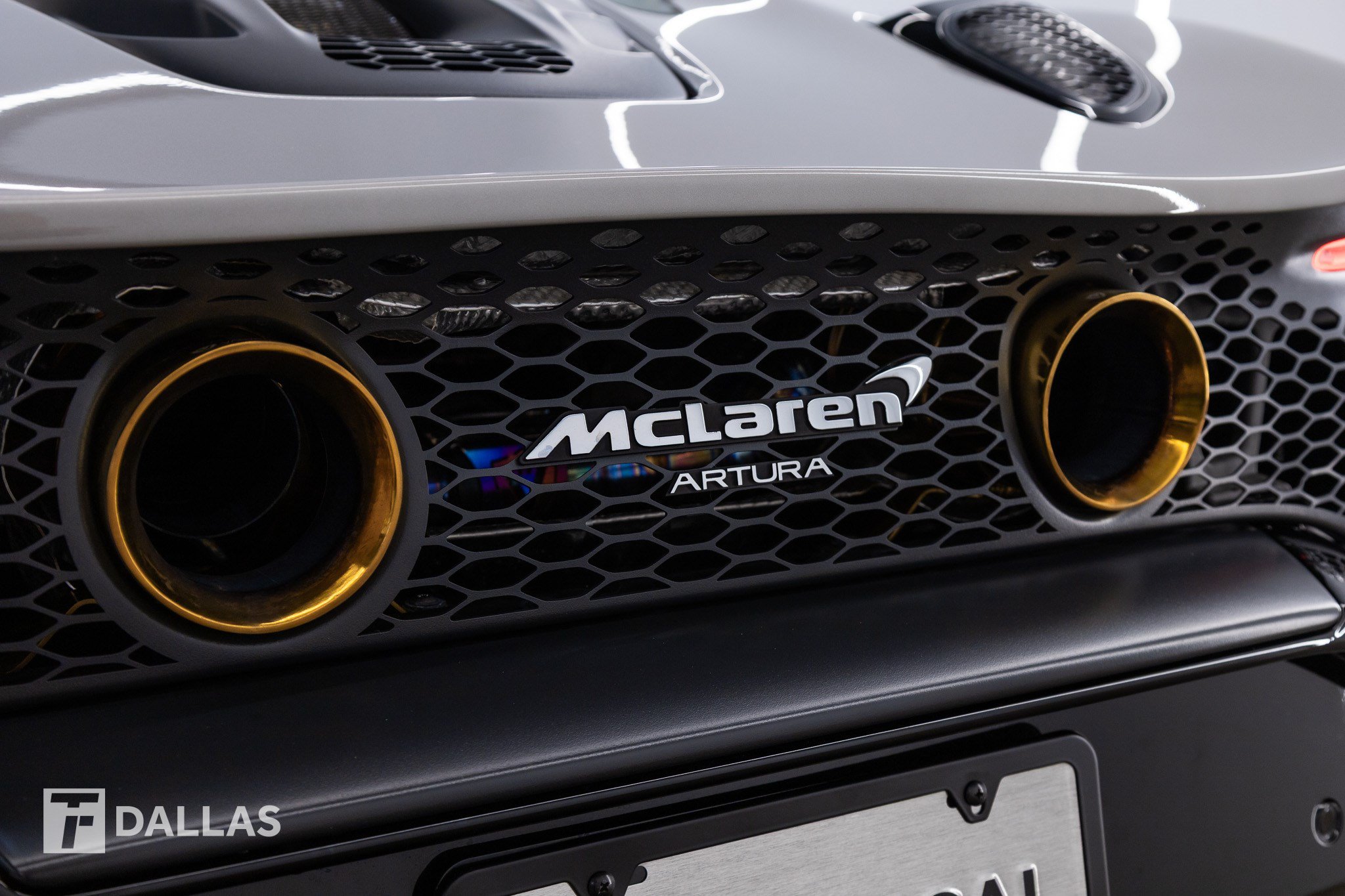 Used 2025 McLaren Artura Spider RWD image 9