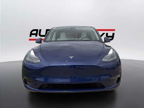 Used 2023 Tesla Model Y Long Range AWD/4WD image 2