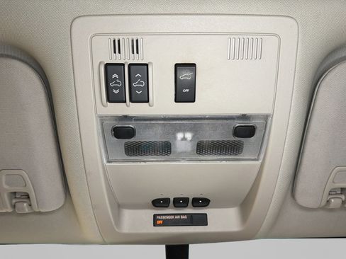 Used 2011 Cadillac Escalade ESV Luxury AWD/4WD image 18