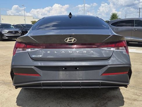 Used 2024 Hyundai Elantra SEL FWD image 5
