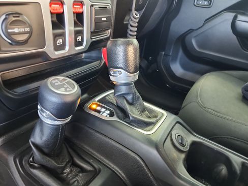 Used 2018 Jeep Wrangler Sport AWD/4WD image 15