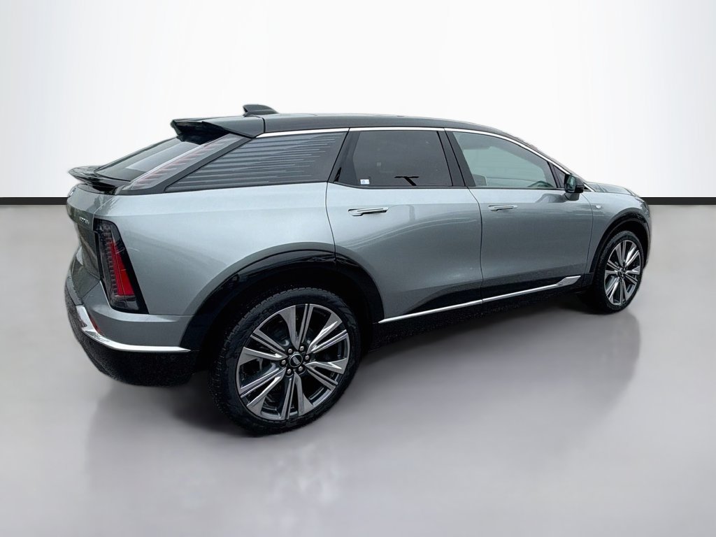 Certified 2025 Cadillac Optiq Luxury 2 AWD/4WD image 5