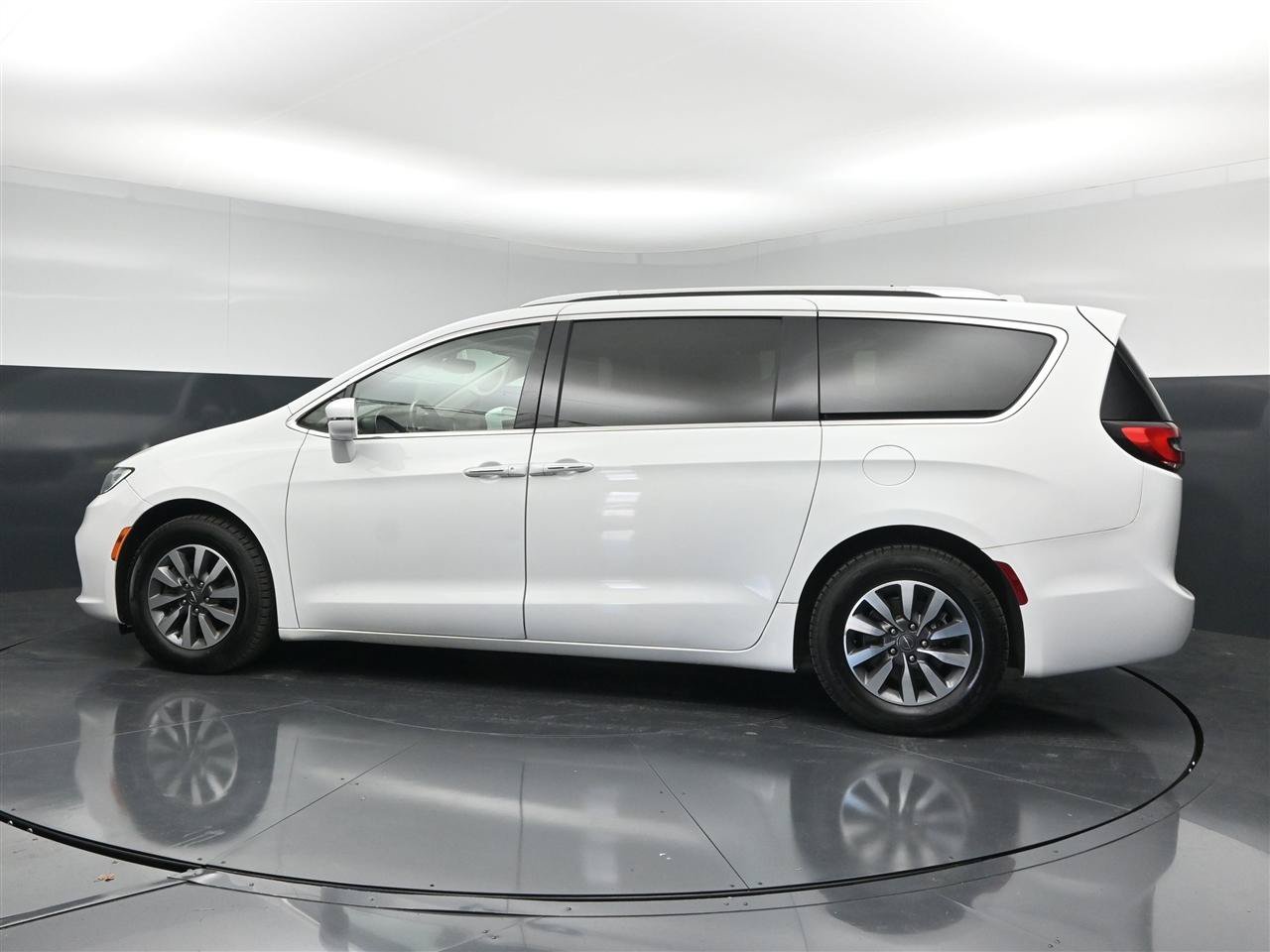 Used 2021 Chrysler Pacifica Touring-L FWD image 8